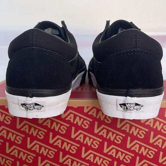 Vans Men’s Old Skool
(Mono Bumper) Black/True
VN0A38G1Q9C
Sneakers - Picture 14 of 16